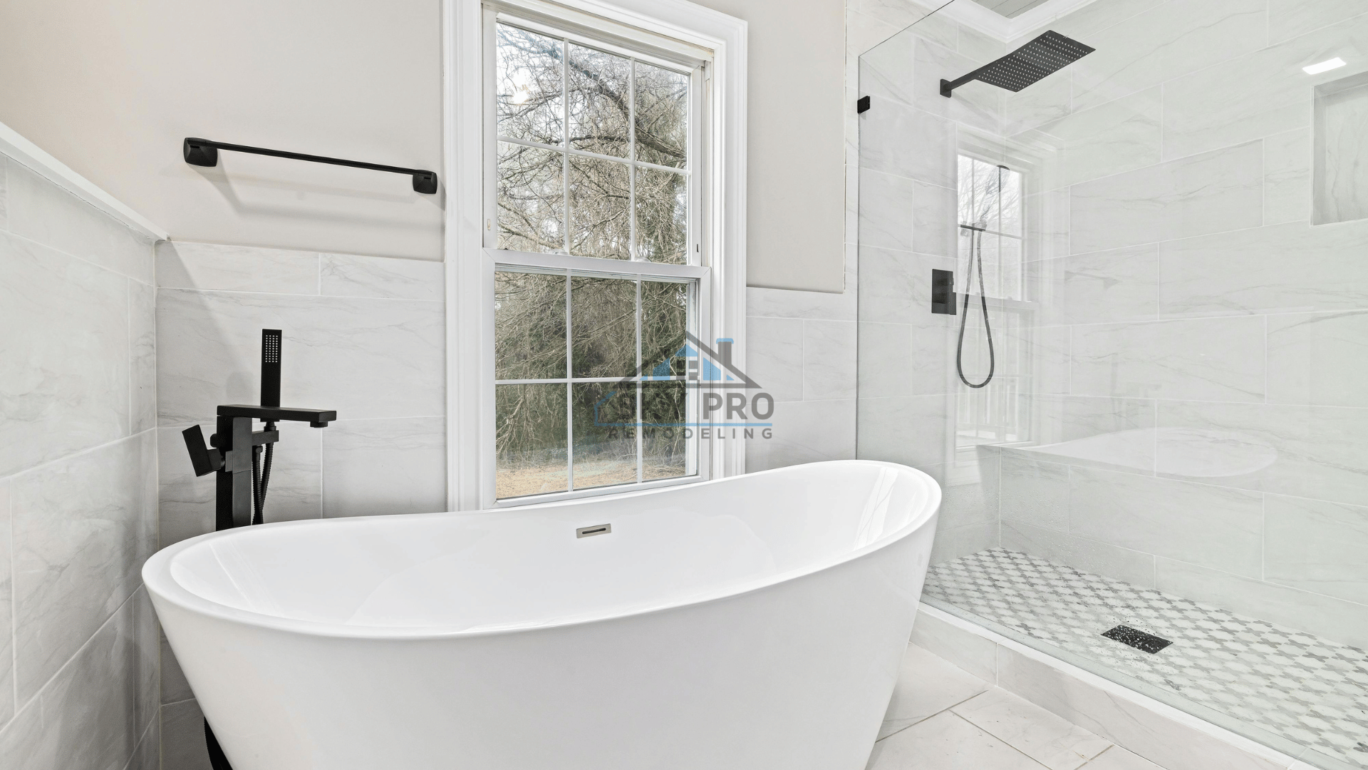 Stand-Up Shower vs. Bathtub: Which Should You Choose?