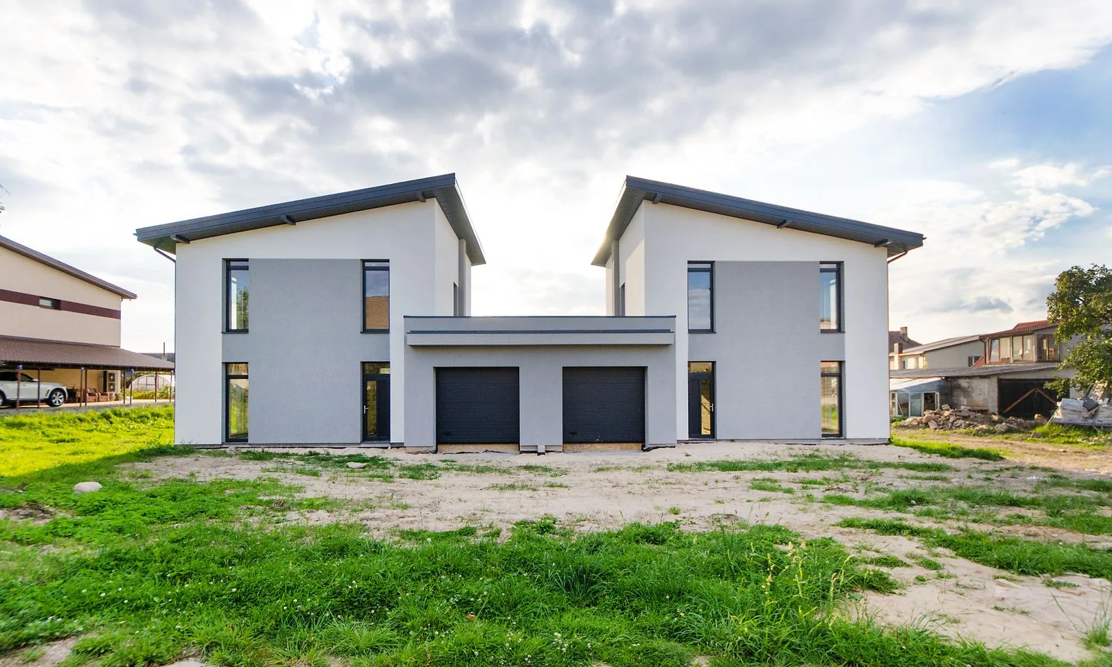 Modern home facade by a Bellevue-area remodeler