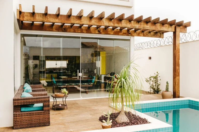 Backyard pergola with clean, modern finishes